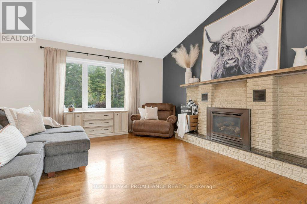 466 Mackenzie Road, Quinte West, Ontario  K0K 2C0 - Photo 12 - X12424592