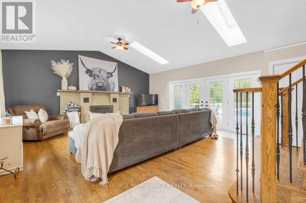 466 Mackenzie Road, Quinte West, Ontario  K0K 2C0 - Photo 9 - X12424592