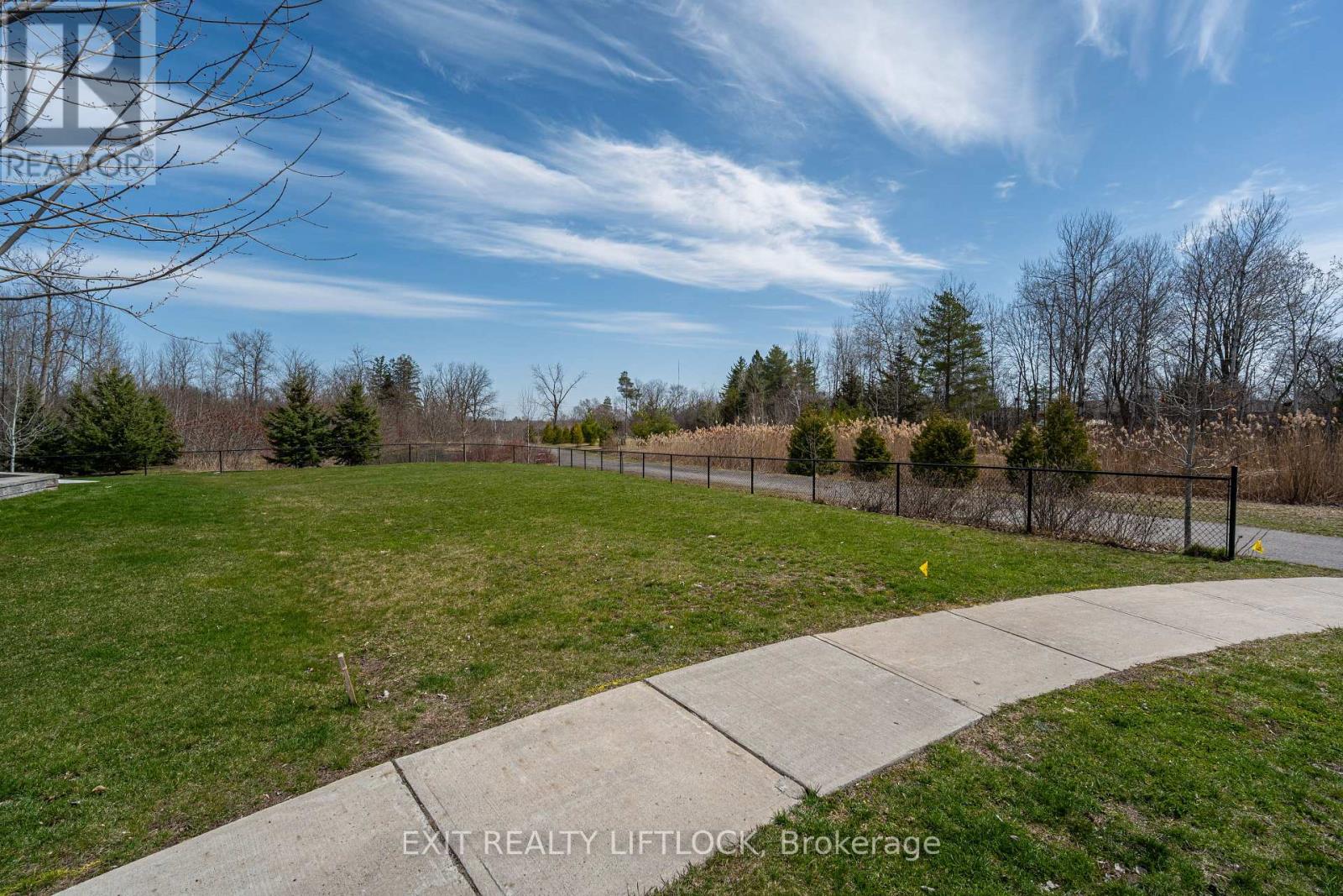418 Raymond Street, Peterborough (Northcrest Ward 5), Ontario  K9H 0G9 - Photo 3 - X12424603