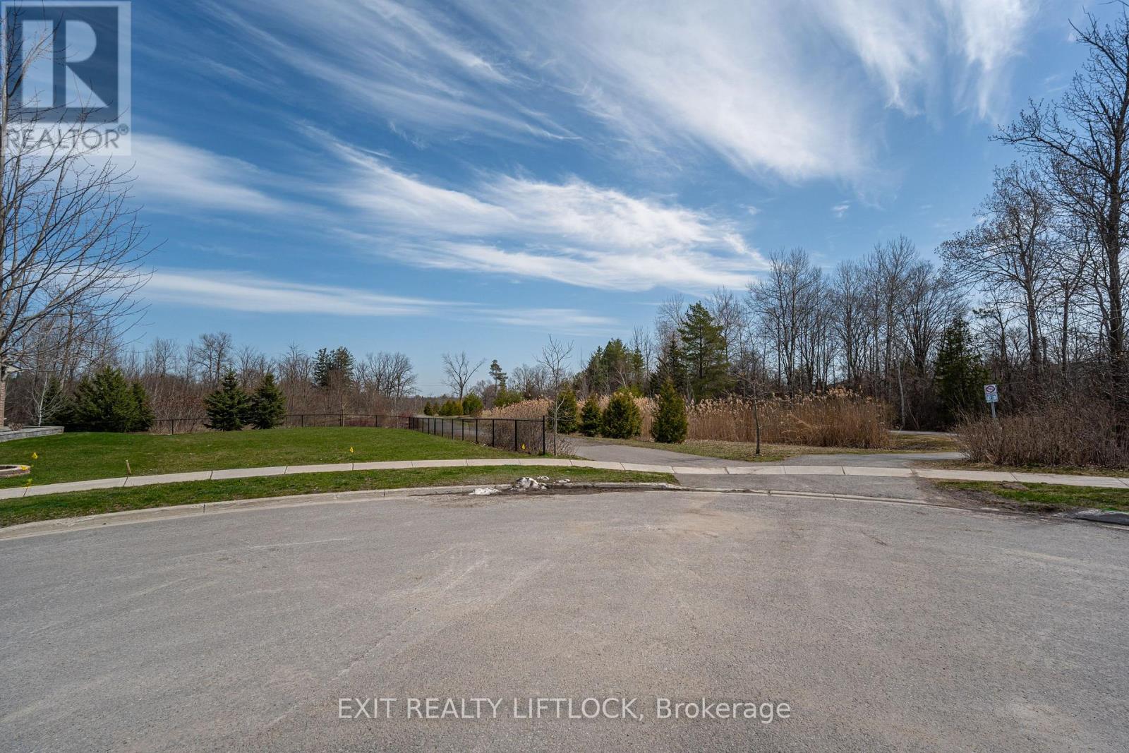 418 Raymond Street, Peterborough (Northcrest Ward 5), Ontario  K9H 0G9 - Photo 4 - X12424603