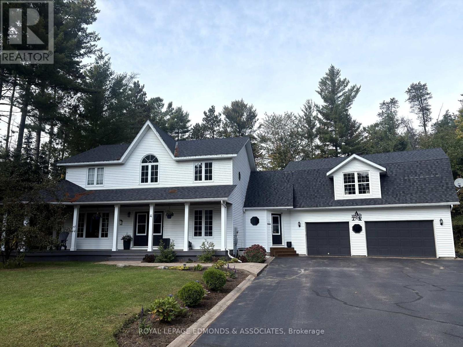4 Steffen Street, Petawawa, Ontario  K8H 3L8 - Photo 2 - X12421903