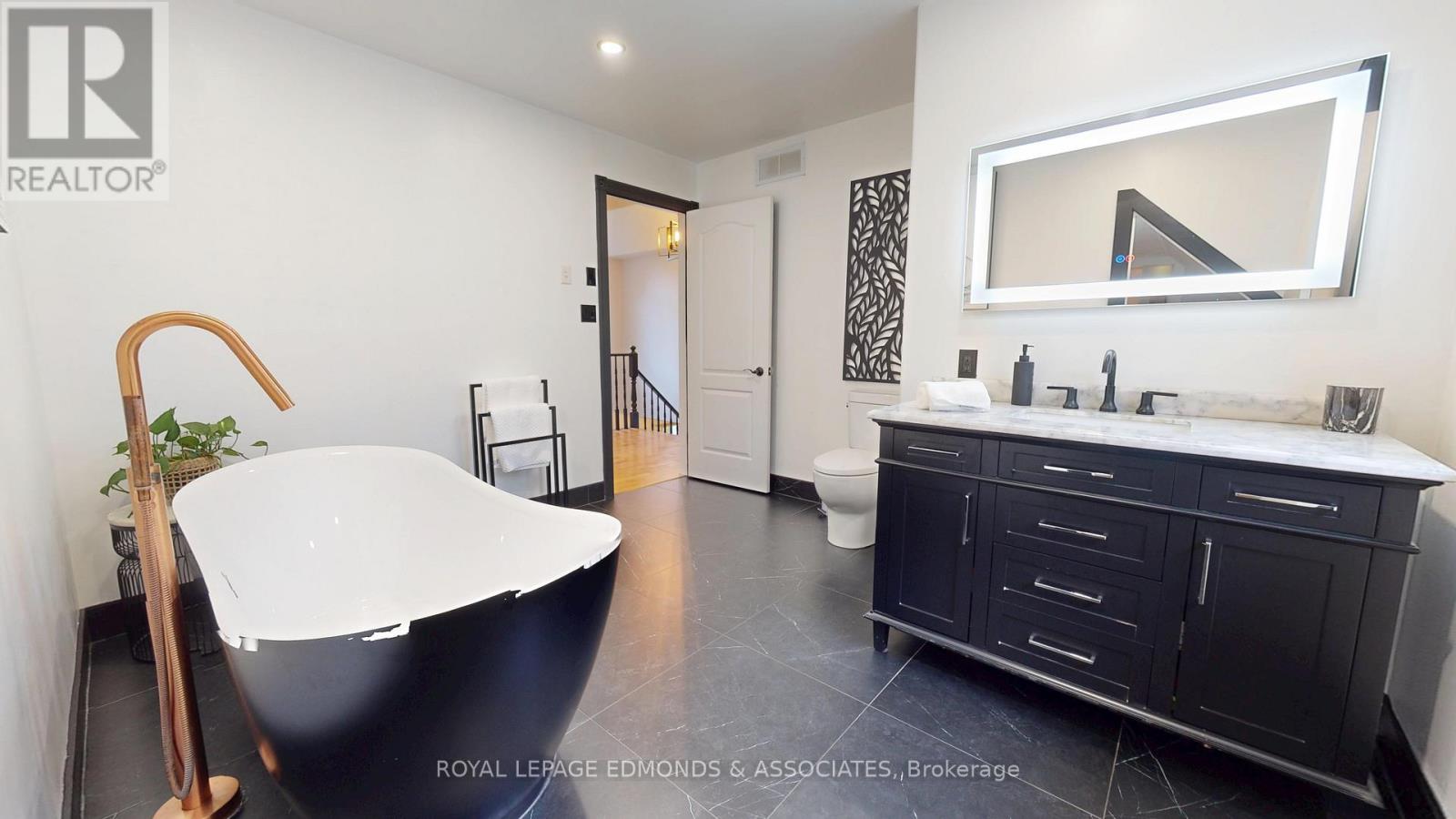 4 Steffen Street, Petawawa, Ontario  K8H 3L8 - Photo 37 - X12421903