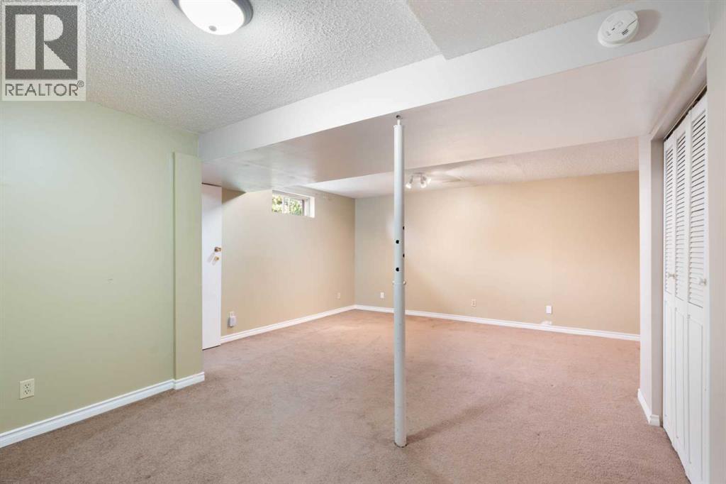 39 Bearberry Crescent Nw, Calgary, Alberta  T3K 1P9 - Photo 19 - A2258760