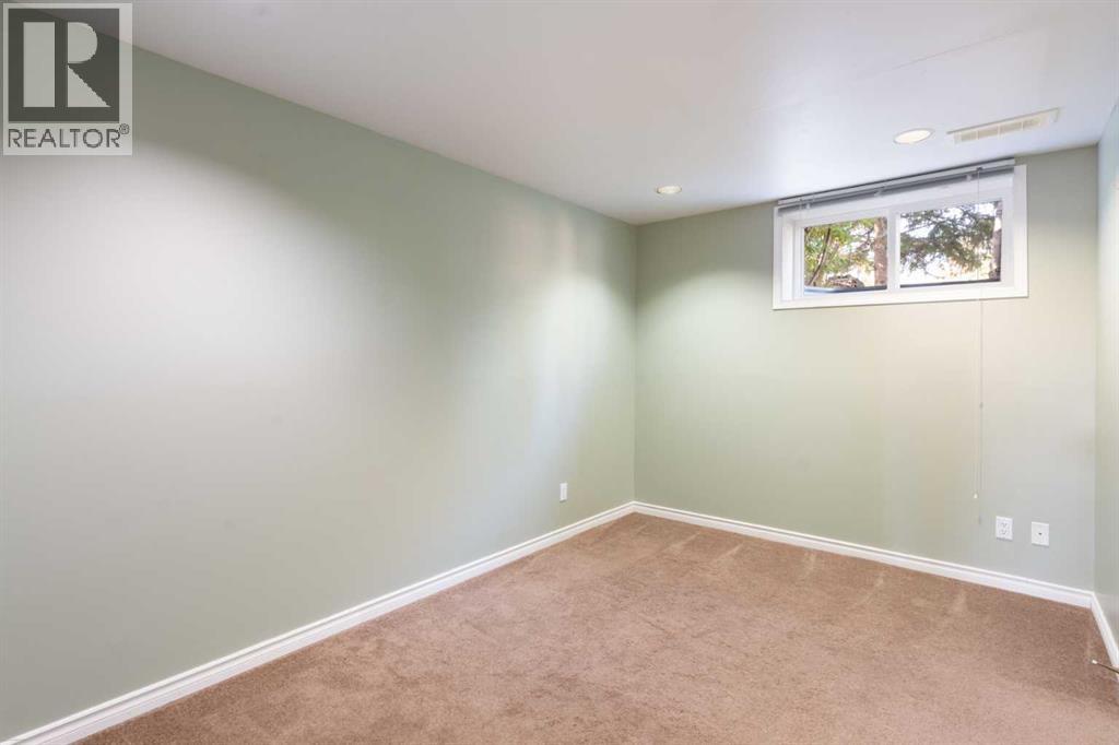39 Bearberry Crescent Nw, Calgary, Alberta  T3K 1P9 - Photo 22 - A2258760
