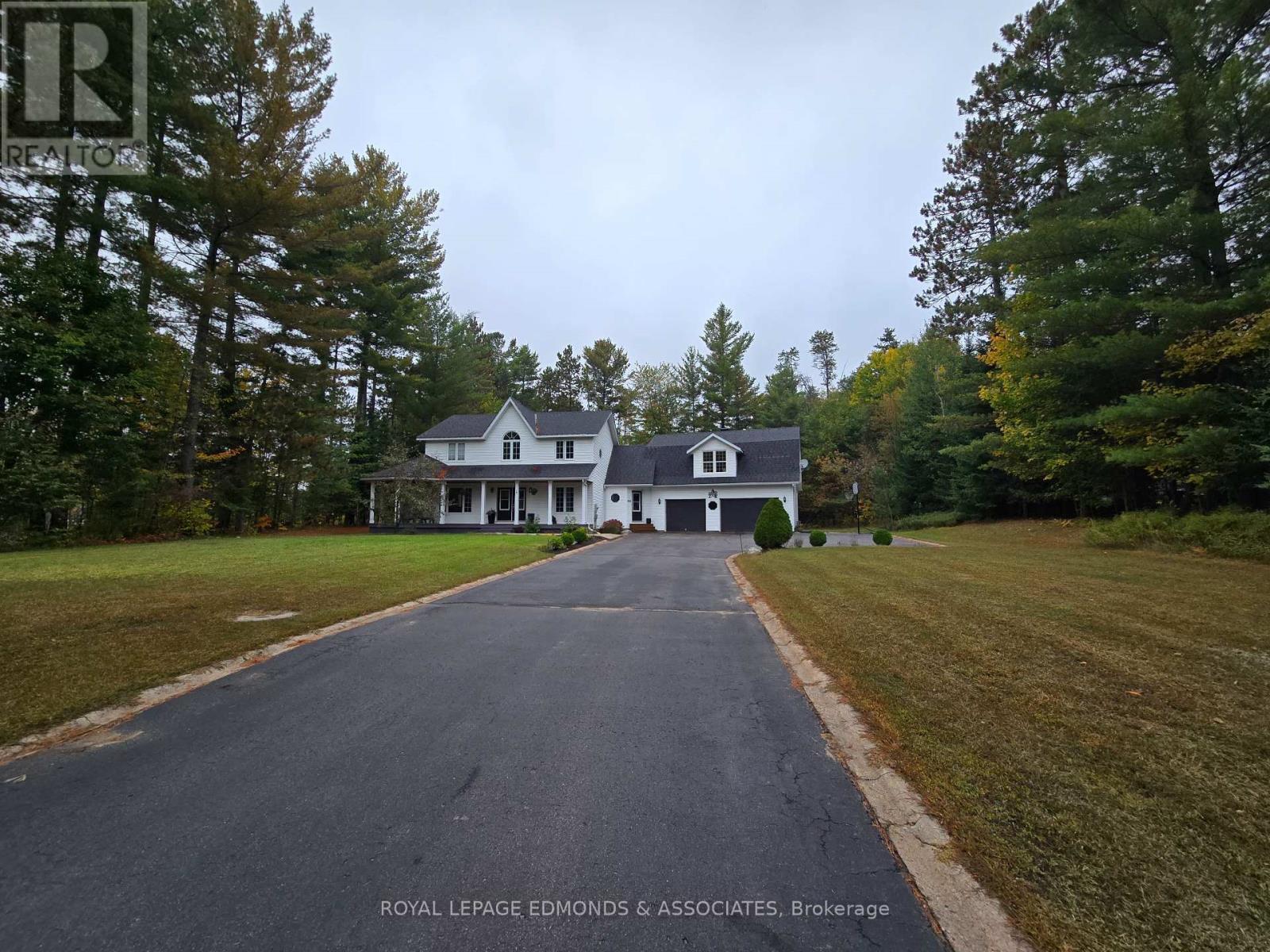4 Steffen Street, Petawawa, Ontario  K8H 3L8 - Photo 5 - X12421903