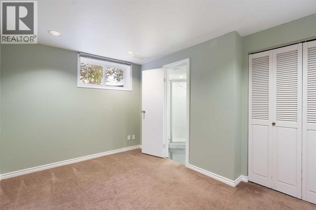 39 Bearberry Crescent Nw, Calgary, Alberta  T3K 1P9 - Photo 23 - A2258760