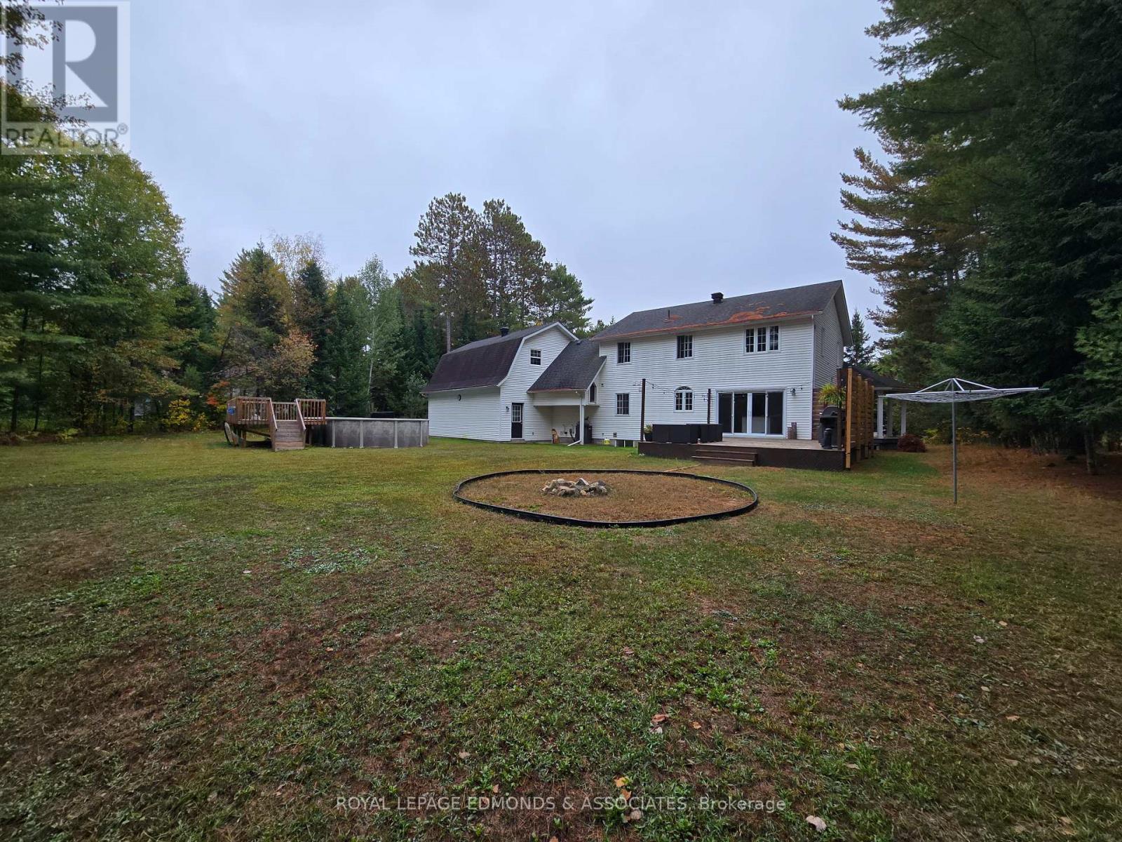 4 Steffen Street, Petawawa, Ontario  K8H 3L8 - Photo 7 - X12421903