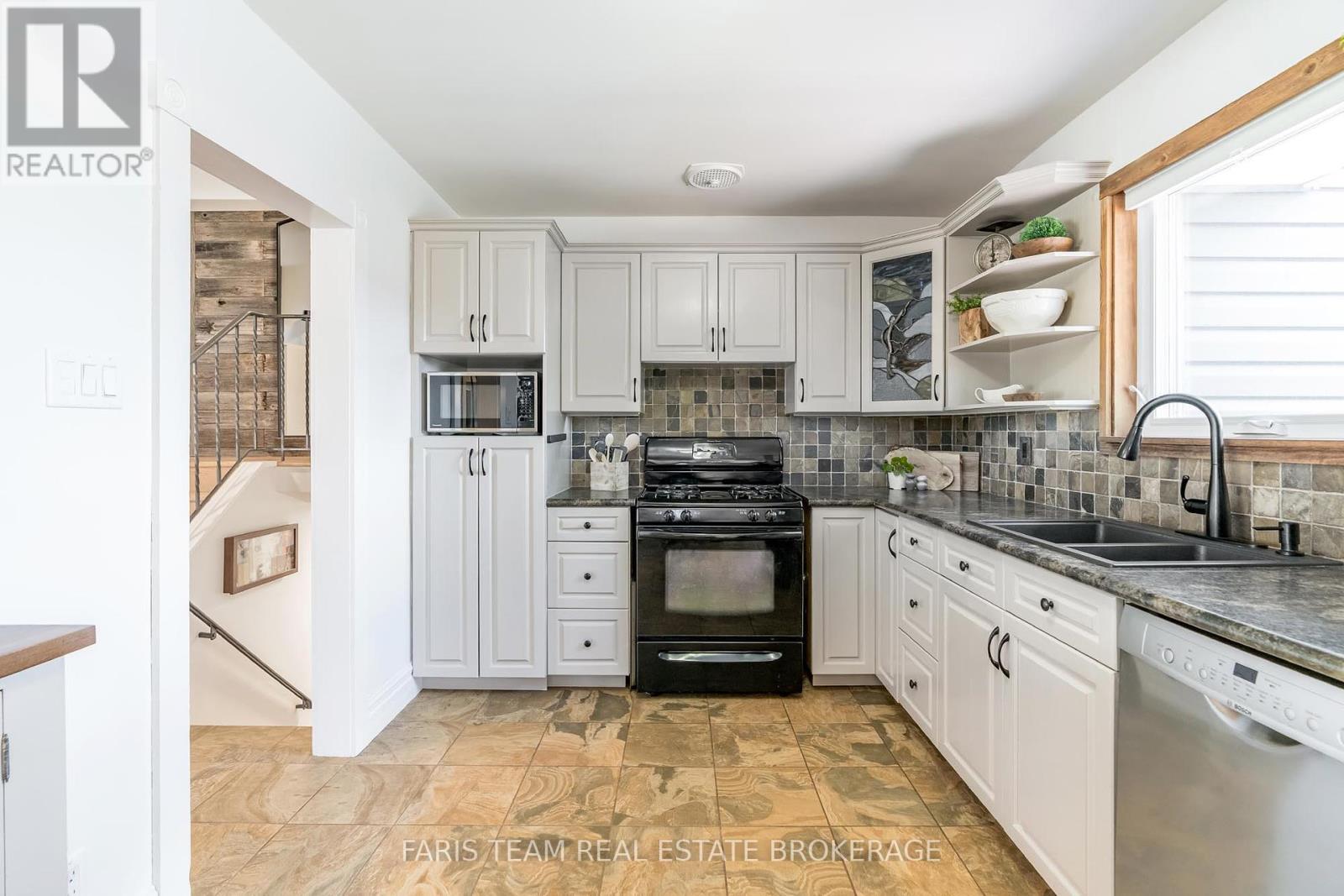 550 Manly Street, Midland, Ontario  L4R 3G3 - Photo 4 - S12424544