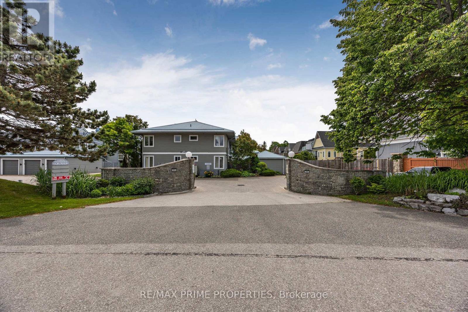 201 - 585 Atherley Road, Orillia, Ontario  L3V 7L5 - Photo 2 - S12424558