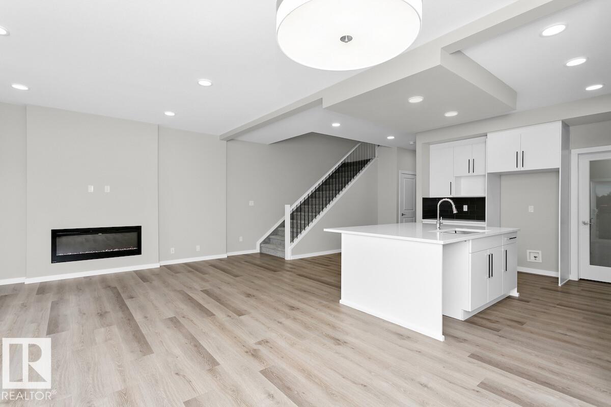 2367 Egret Wy Nw, Edmonton, Alberta  T6M 3G8 - Photo 2 - E4459258