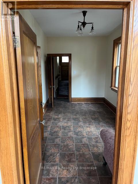 55 King Street W, Ingersoll, Ontario  N5C 2J7 - Photo 11 - X12424661