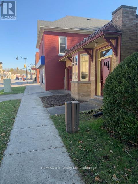 55 King Street W, Ingersoll, Ontario  N5C 2J7 - Photo 2 - X12424661
