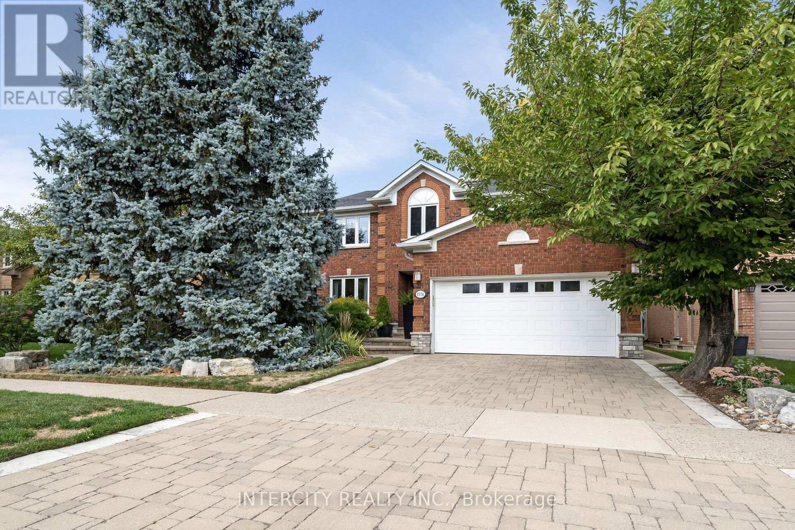1574 Heritage Way, Oakville, Ontario  L6M 2Z5 - Photo 2 - W12424529