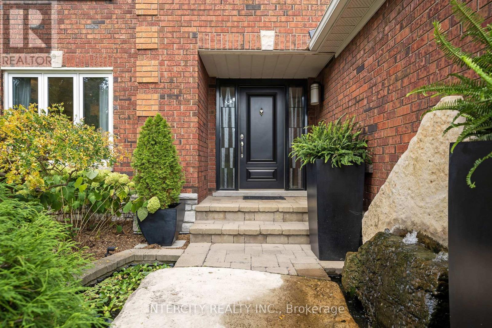 1574 Heritage Way, Oakville, Ontario  L6M 2Z5 - Photo 3 - W12424529
