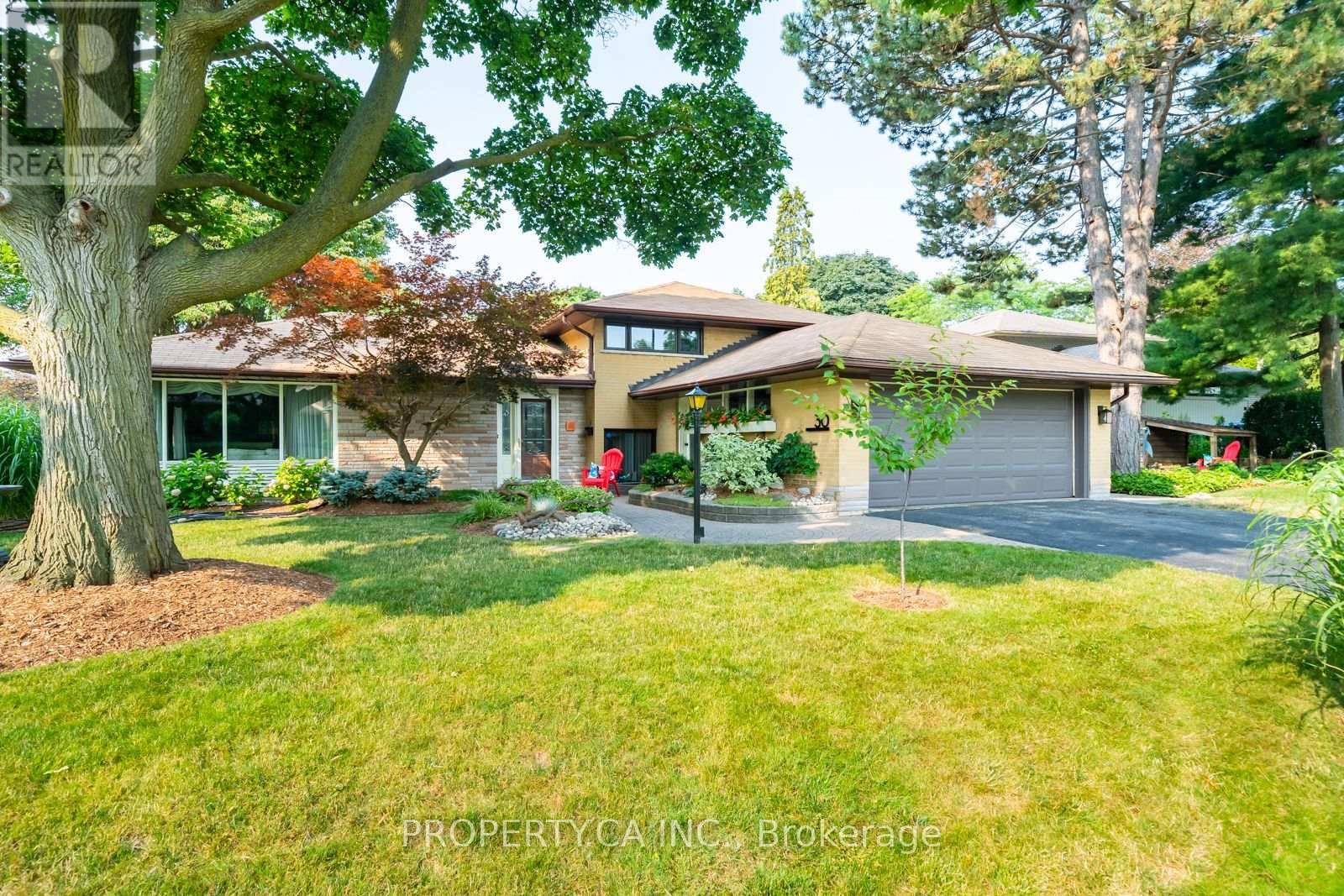 30 BOURNEMOUTH ROAD, Toronto, Ontario