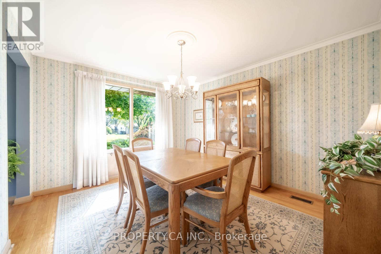 30 Bournemouth Road, Toronto, Ontario  M9A 2C7 - Photo 12 - W12424549