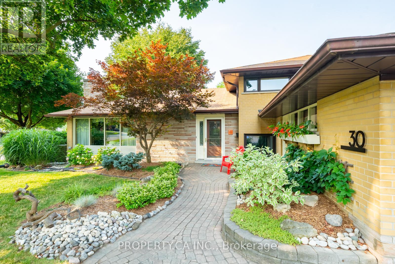30 Bournemouth Road, Toronto, Ontario  M9A 2C7 - Photo 2 - W12424549