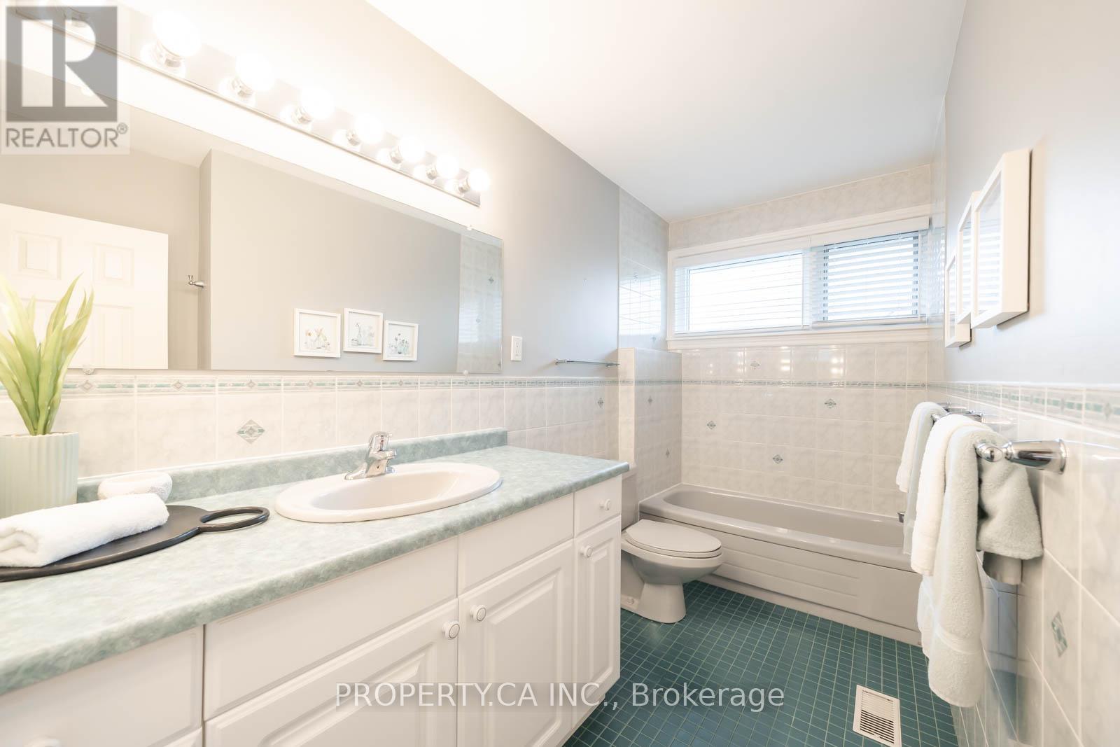30 Bournemouth Road, Toronto, Ontario  M9A 2C7 - Photo 21 - W12424549