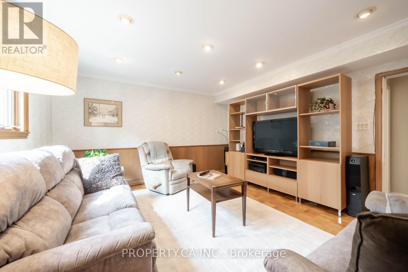 30 Bournemouth Road, Toronto, Ontario  M9A 2C7 - Photo 22 - W12424549
