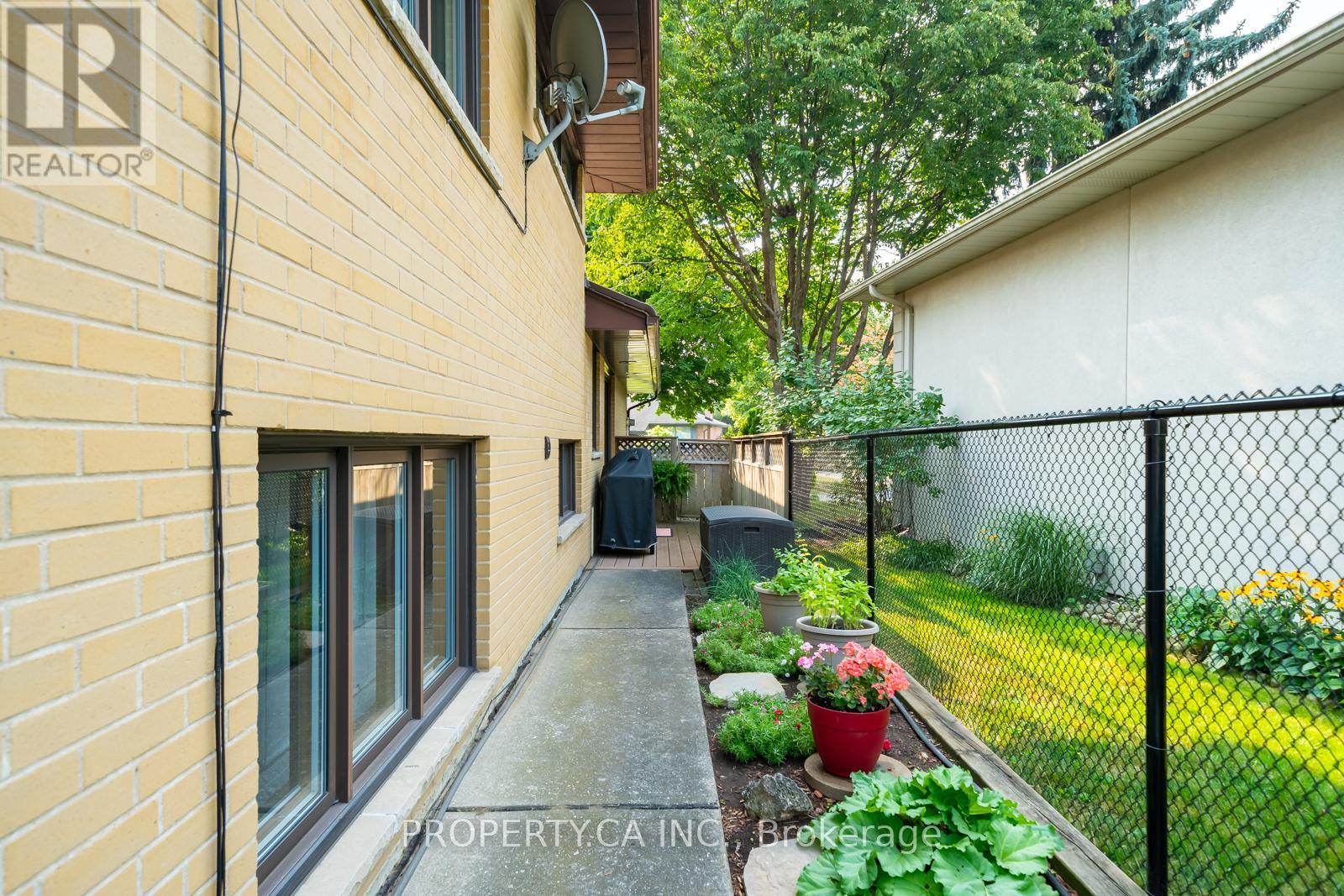 30 Bournemouth Road, Toronto, Ontario  M9A 2C7 - Photo 38 - W12424549