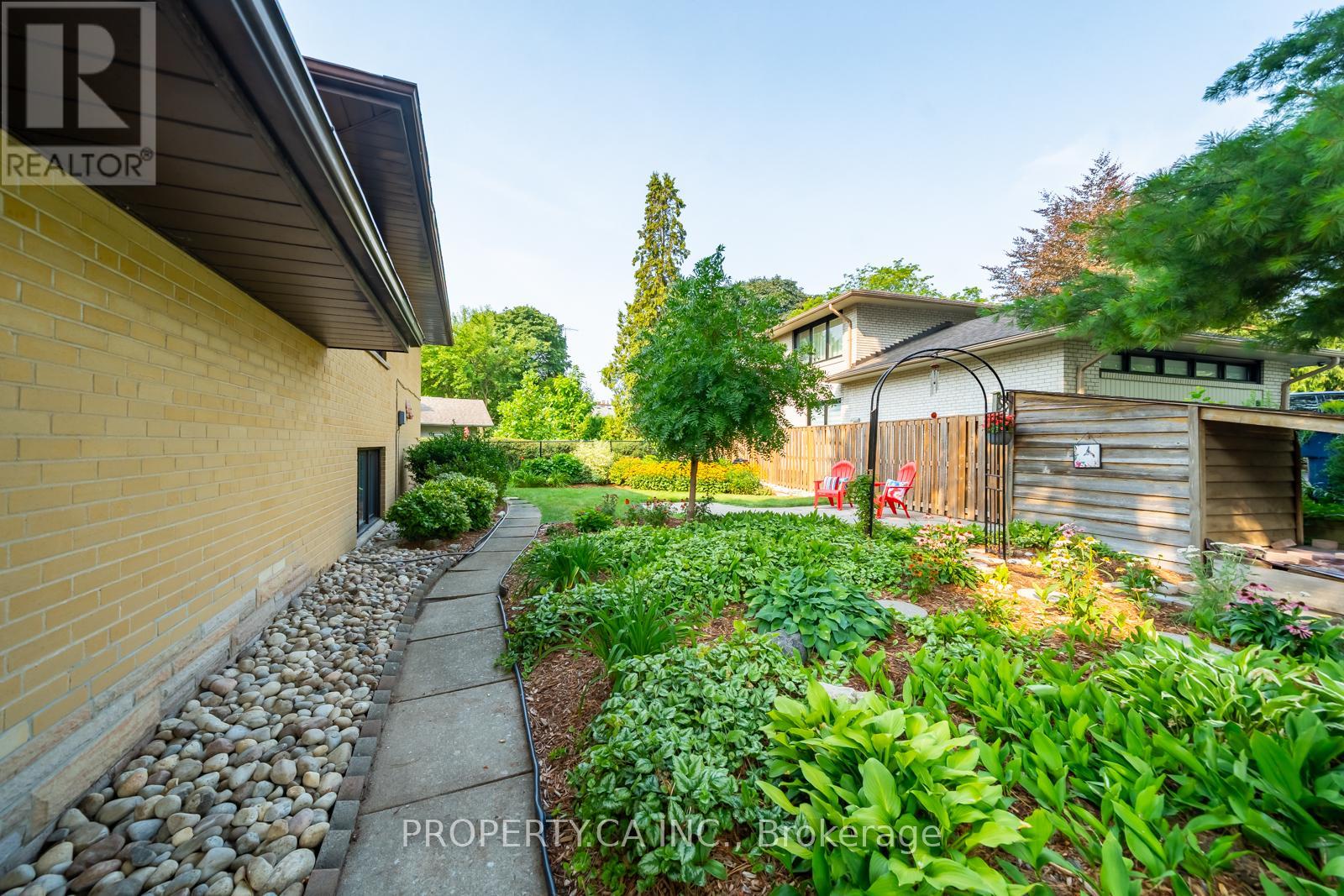 30 Bournemouth Road, Toronto, Ontario  M9A 2C7 - Photo 39 - W12424549