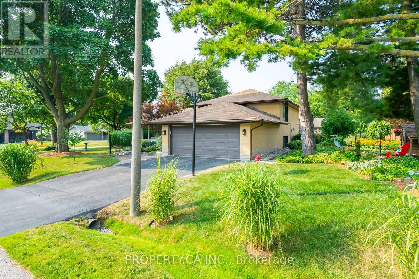 30 Bournemouth Road, Toronto, Ontario  M9A 2C7 - Photo 43 - W12424549