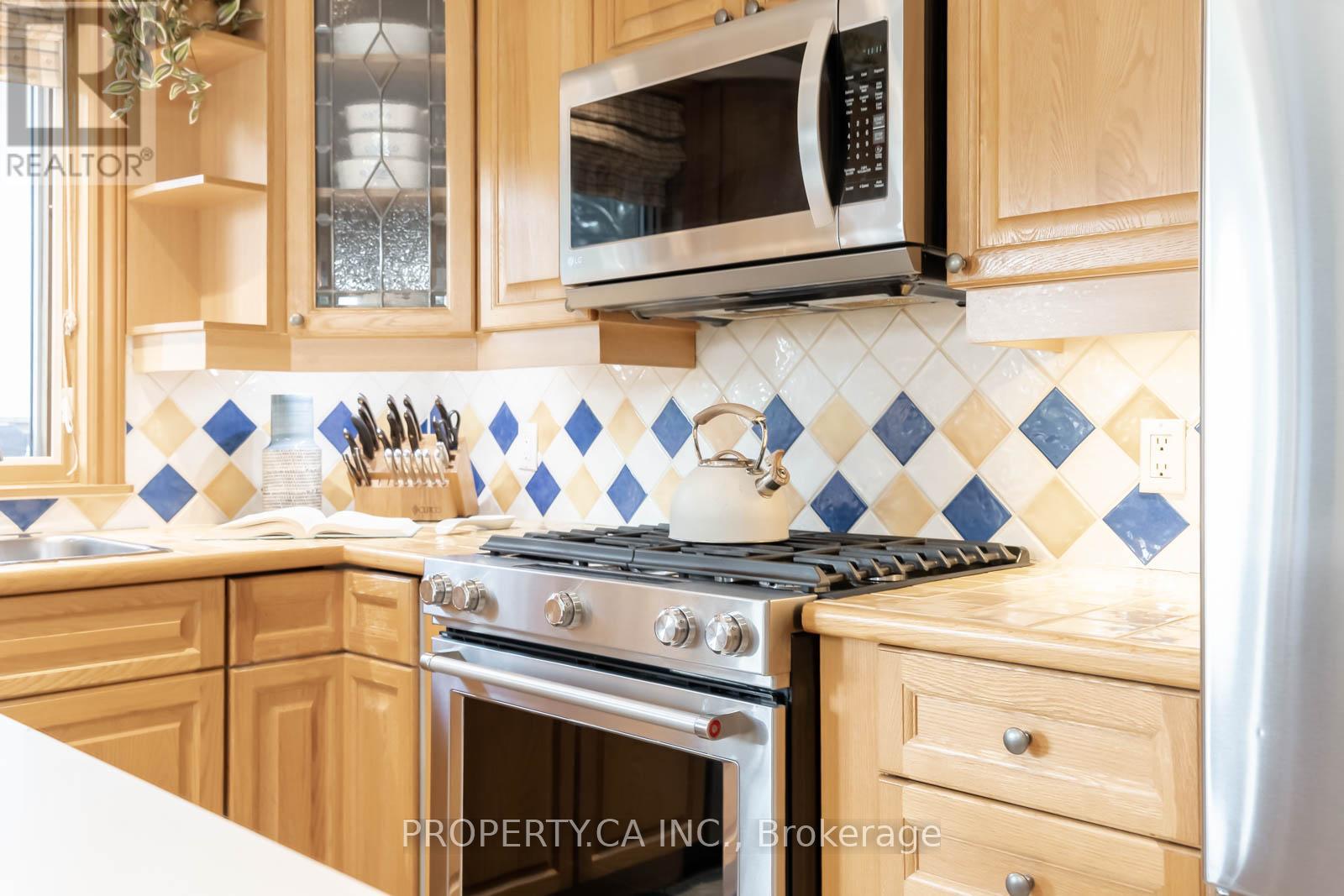 30 Bournemouth Road, Toronto, Ontario  M9A 2C7 - Photo 9 - W12424549