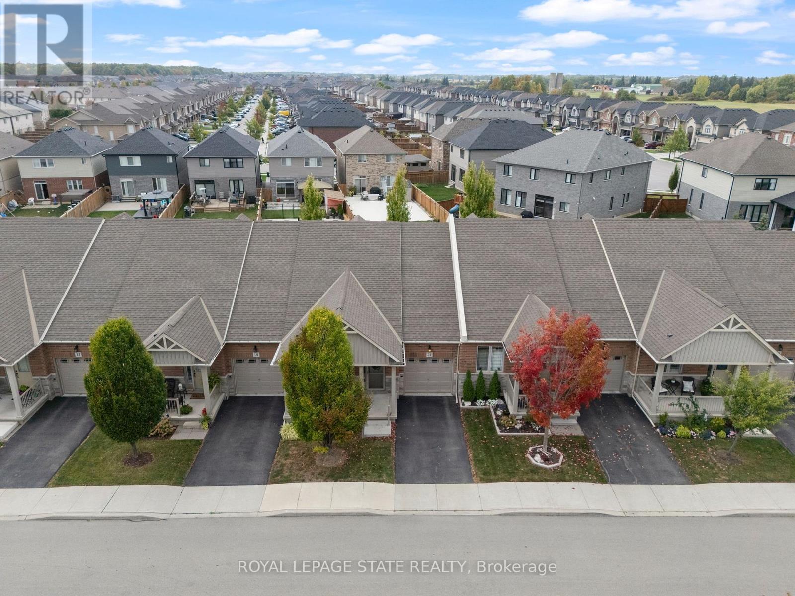 21 FINTON LANE, Hamilton, Ontario