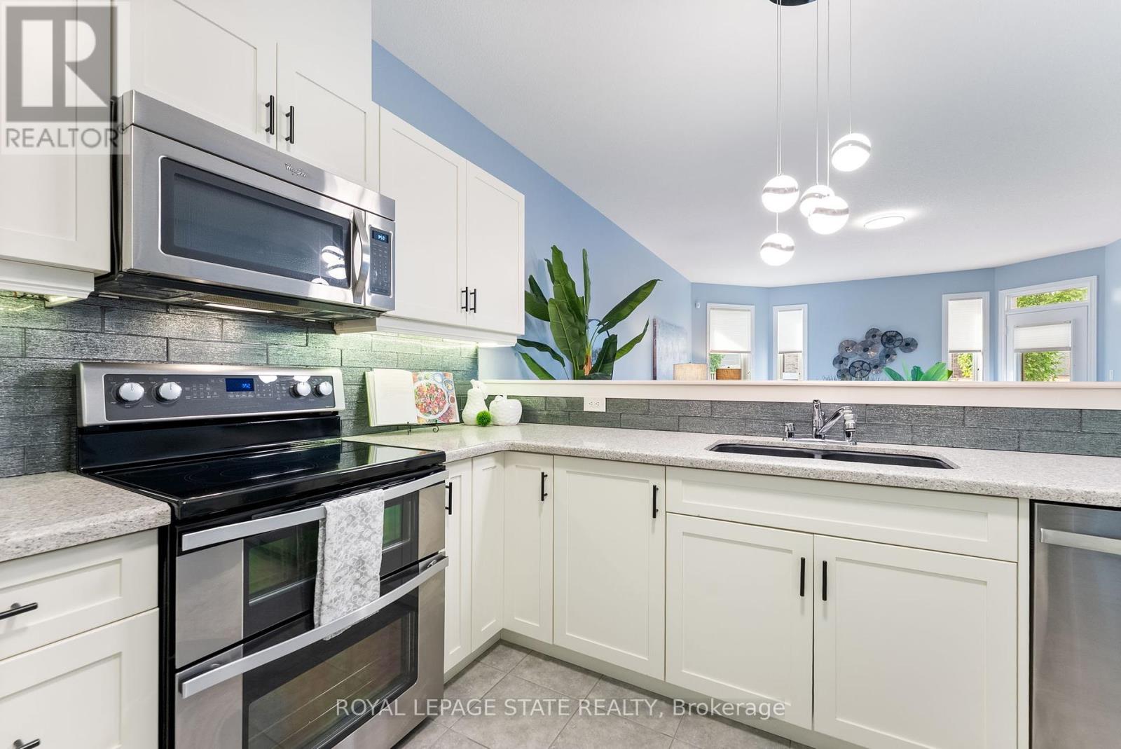 21 Finton Lane, Hamilton, Ontario  L0R 1C0 - Photo 11 - X12424522