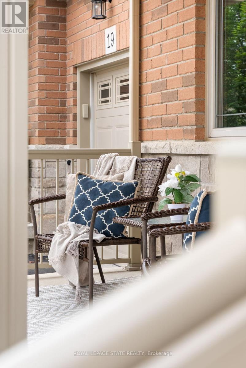 21 Finton Lane, Hamilton, Ontario  L0R 1C0 - Photo 4 - X12424522