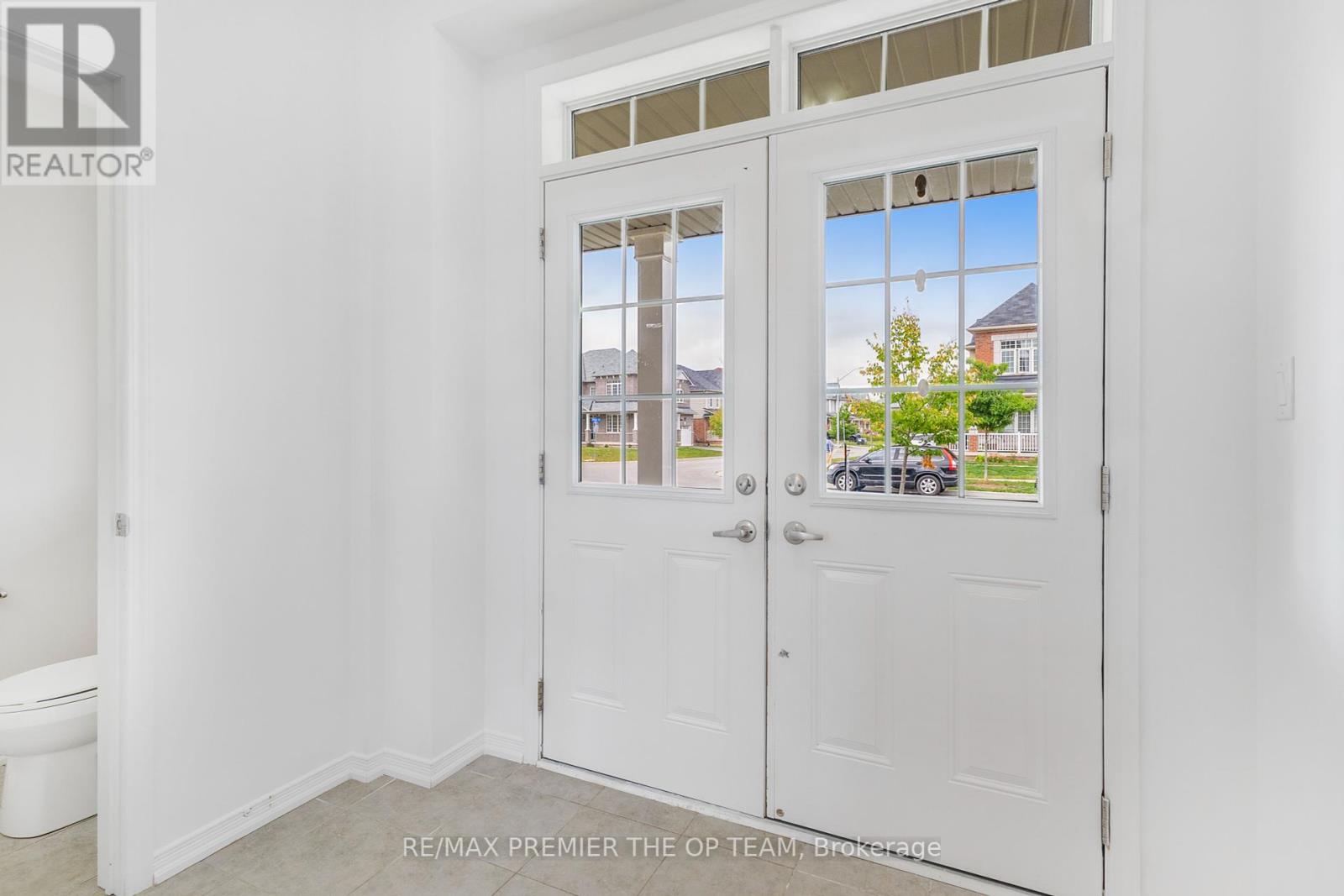 220 Esther Crescent, Thorold, Ontario  L3B 0H1 - Photo 10 - X12424564