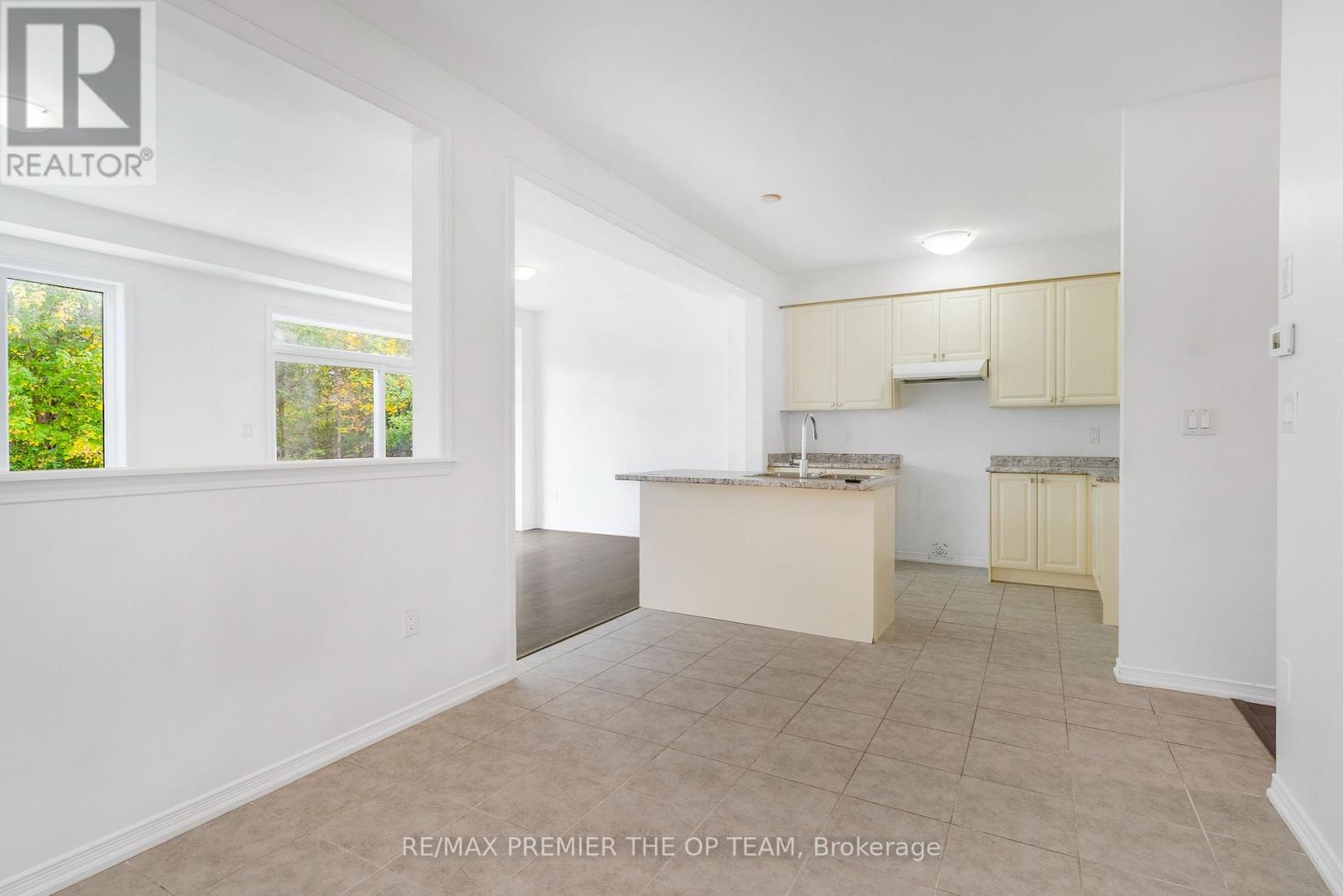 220 Esther Crescent, Thorold, Ontario  L3B 0H1 - Photo 12 - X12424564