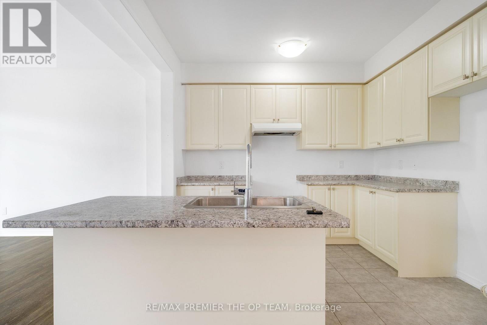220 Esther Crescent, Thorold, Ontario  L3B 0H1 - Photo 13 - X12424564