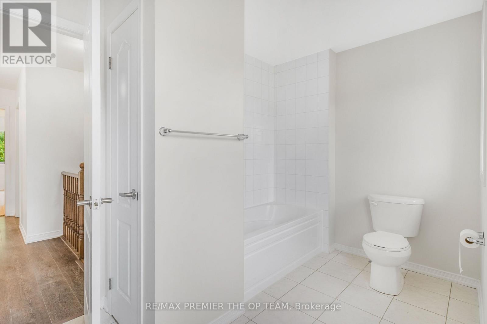 220 Esther Crescent, Thorold, Ontario  L3B 0H1 - Photo 18 - X12424564