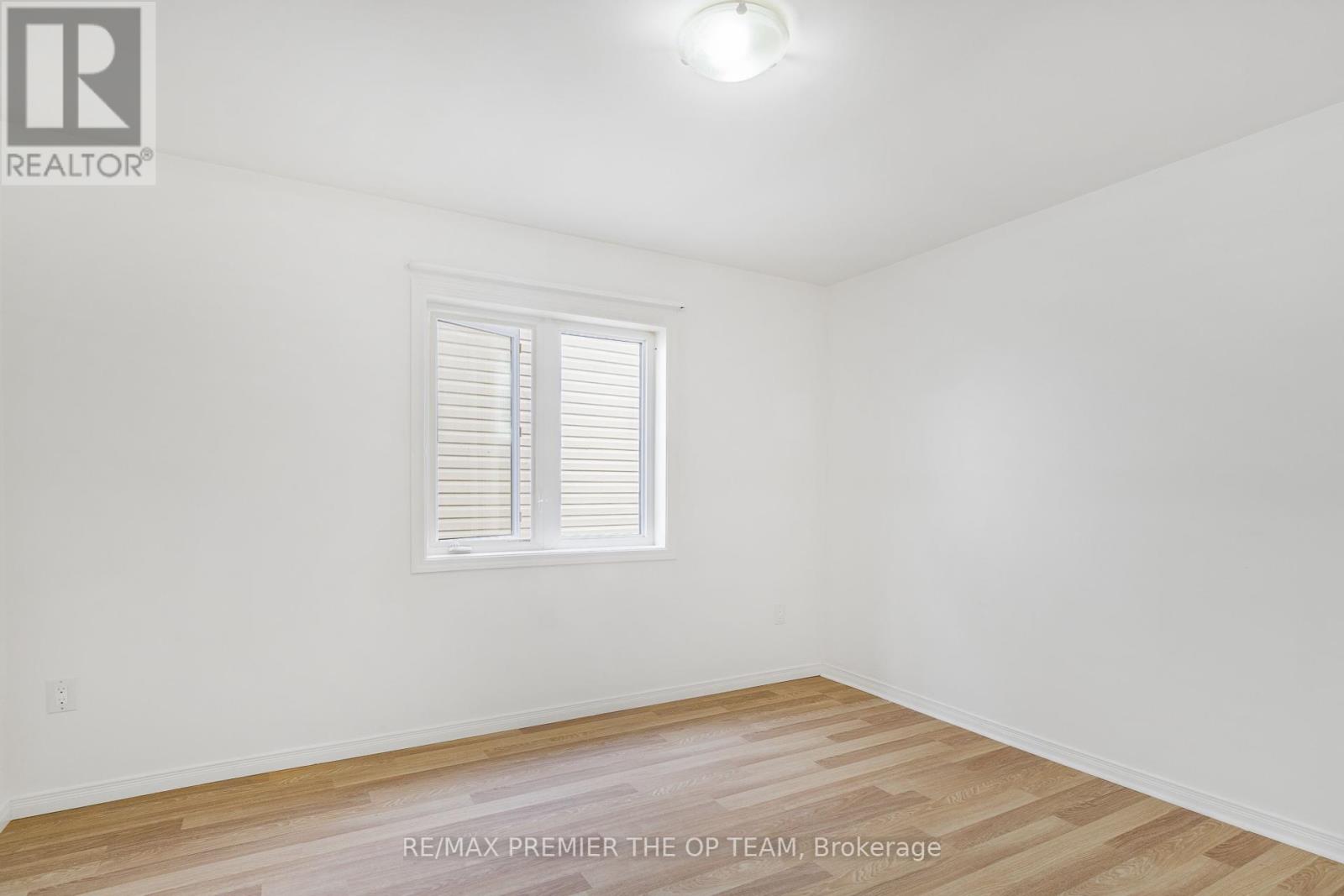 220 Esther Crescent, Thorold, Ontario  L3B 0H1 - Photo 22 - X12424564
