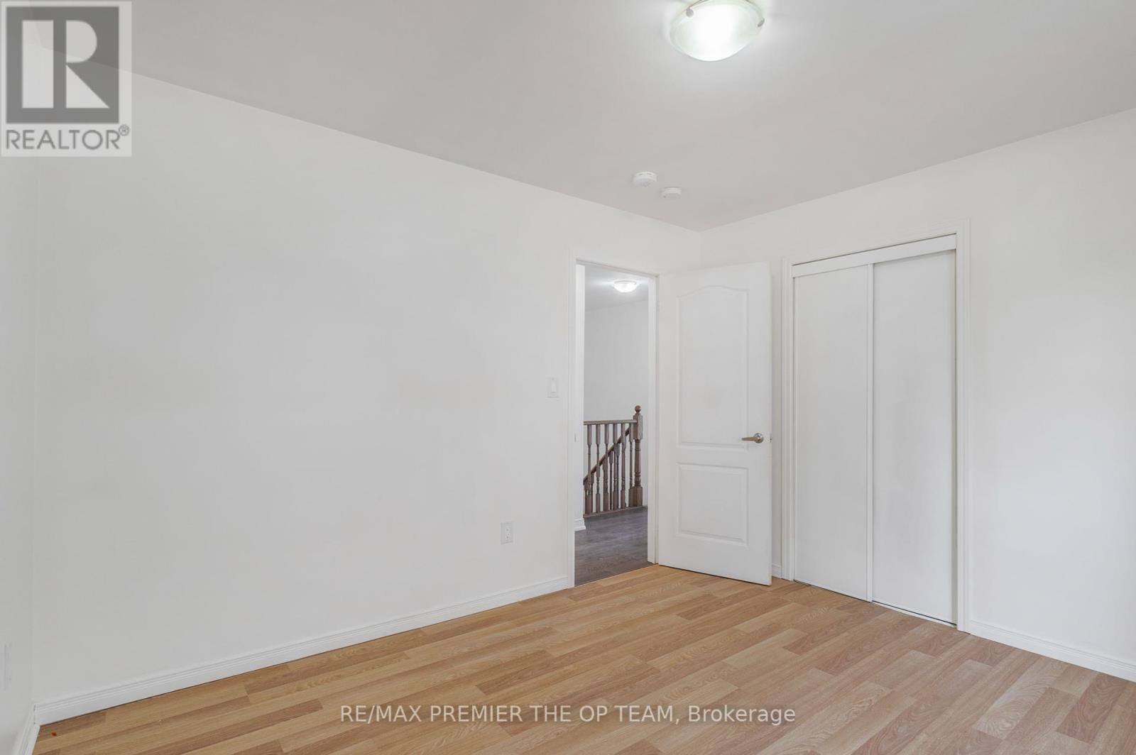 220 Esther Crescent, Thorold, Ontario  L3B 0H1 - Photo 23 - X12424564