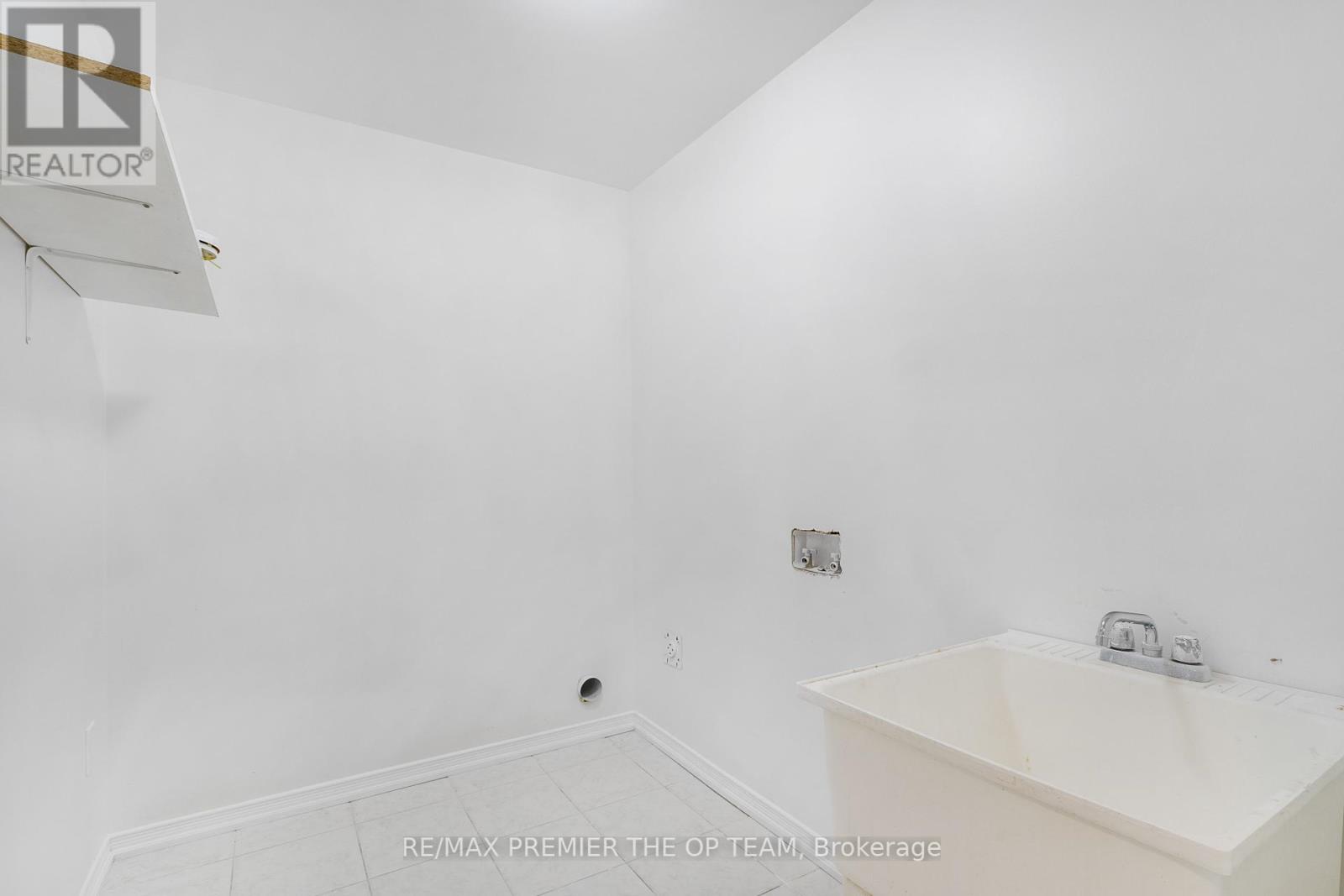 220 Esther Crescent, Thorold, Ontario  L3B 0H1 - Photo 24 - X12424564