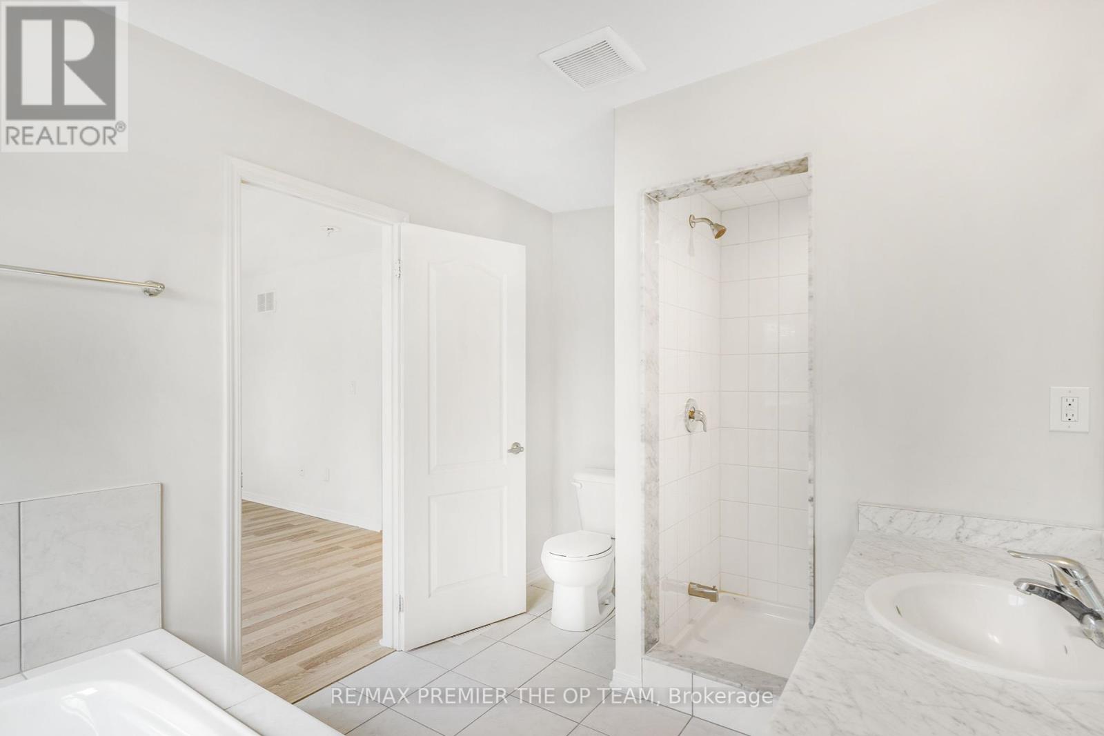 220 Esther Crescent, Thorold, Ontario  L3B 0H1 - Photo 26 - X12424564
