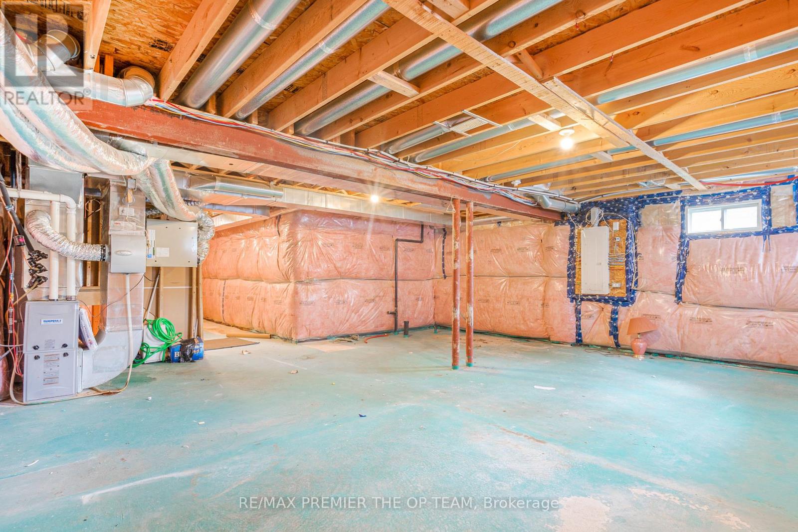 220 Esther Crescent, Thorold, Ontario  L3B 0H1 - Photo 33 - X12424564