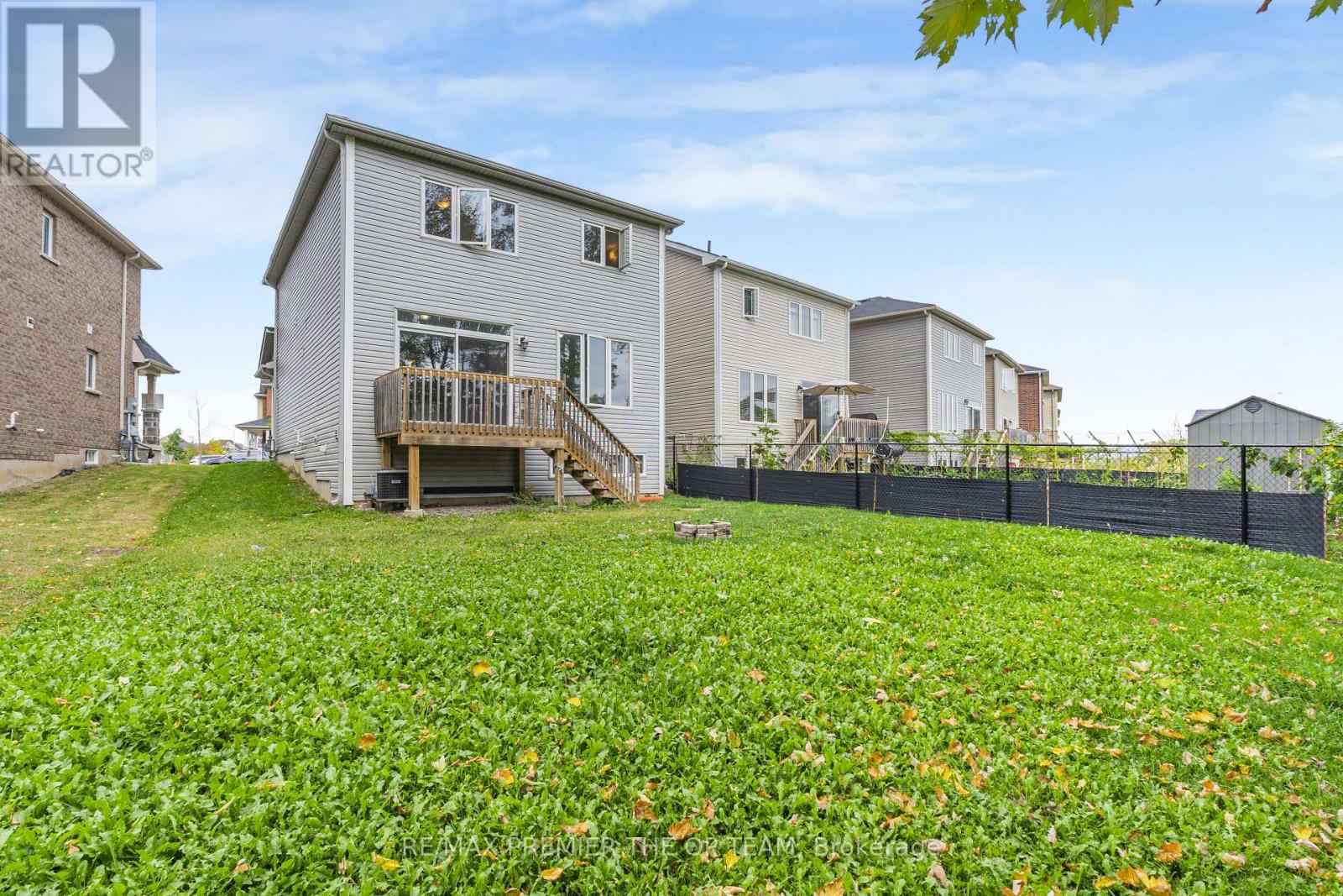 220 Esther Crescent, Thorold, Ontario  L3B 0H1 - Photo 35 - X12424564