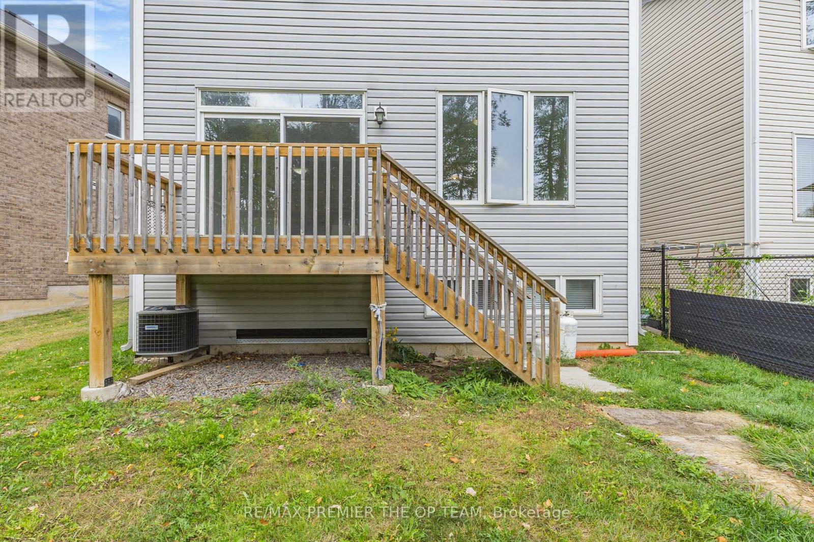 220 Esther Crescent, Thorold, Ontario  L3B 0H1 - Photo 36 - X12424564