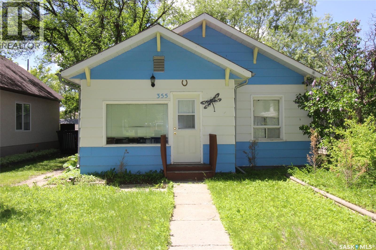 355 3rd STREET E, Shaunavon, Saskatchewan