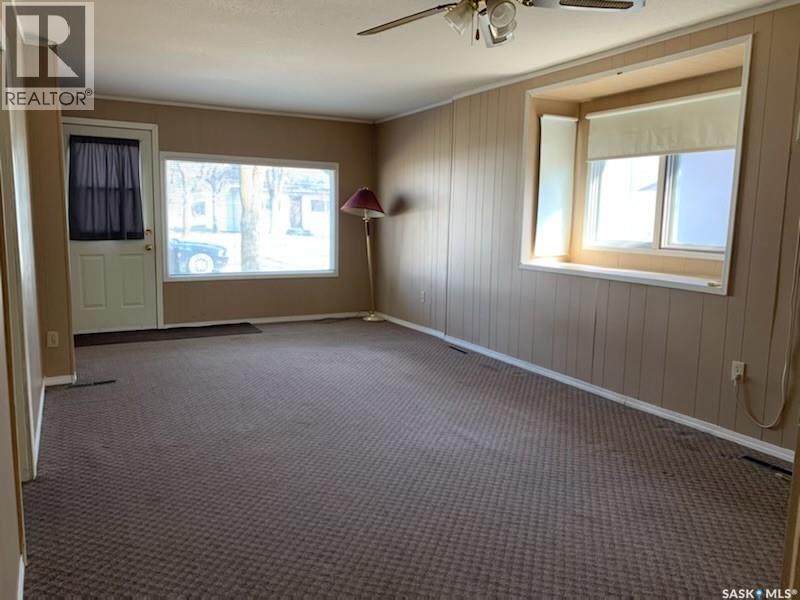 355 3rd Street E, Shaunavon, Saskatchewan  S0N 2M0 - Photo 4 - SK019285