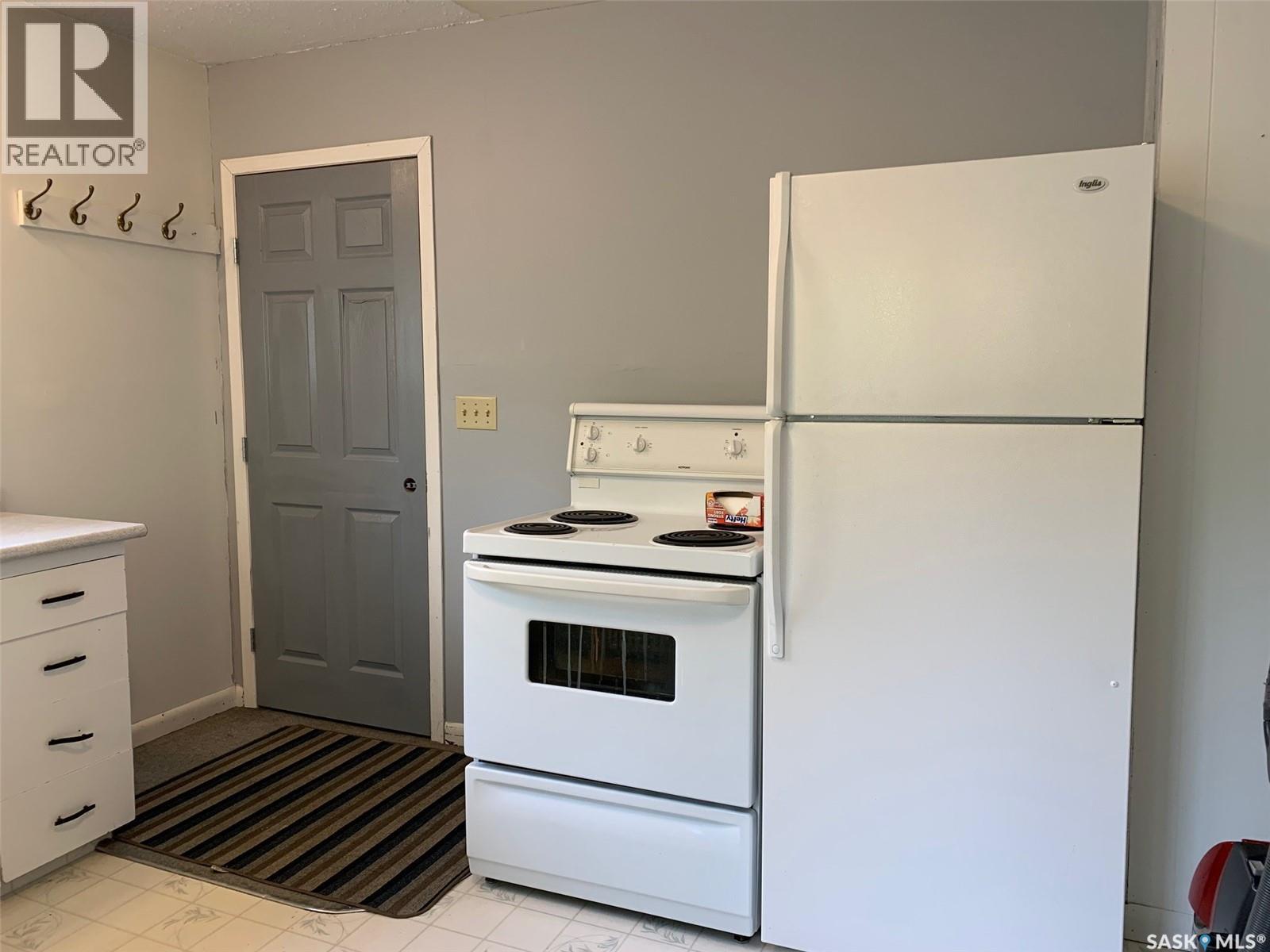 191 5th Street E, Shaunavon, Saskatchewan  S0N 2M0 - Photo 3 - SK019284