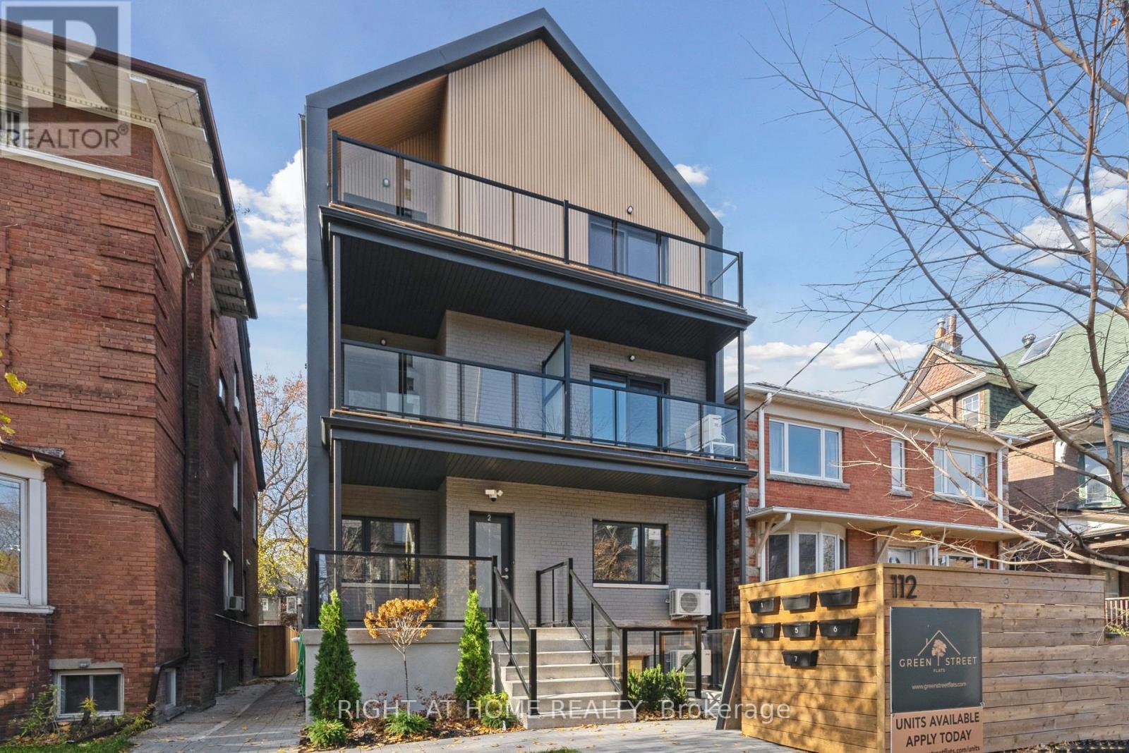 1 - 112 WALMER ROAD, Toronto, Ontario
