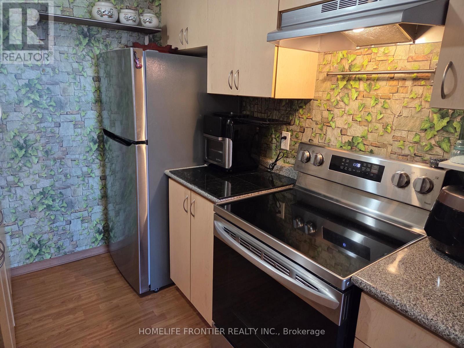911 - 15 Maplewood Avenue, Toronto, Ontario  M6C 4B4 - Photo 8 - C12386398