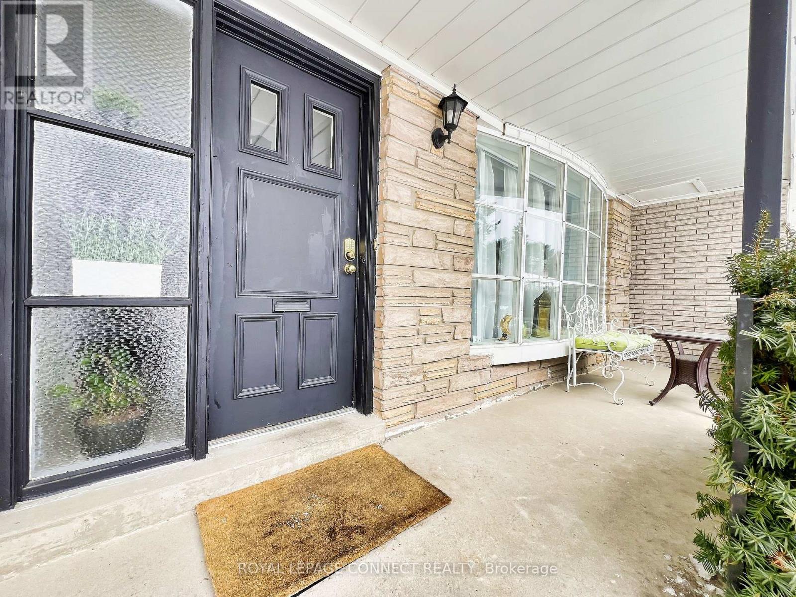 24 Lalton Place, Toronto, Ontario  M1E 1T4 - Photo 4 - E12424703