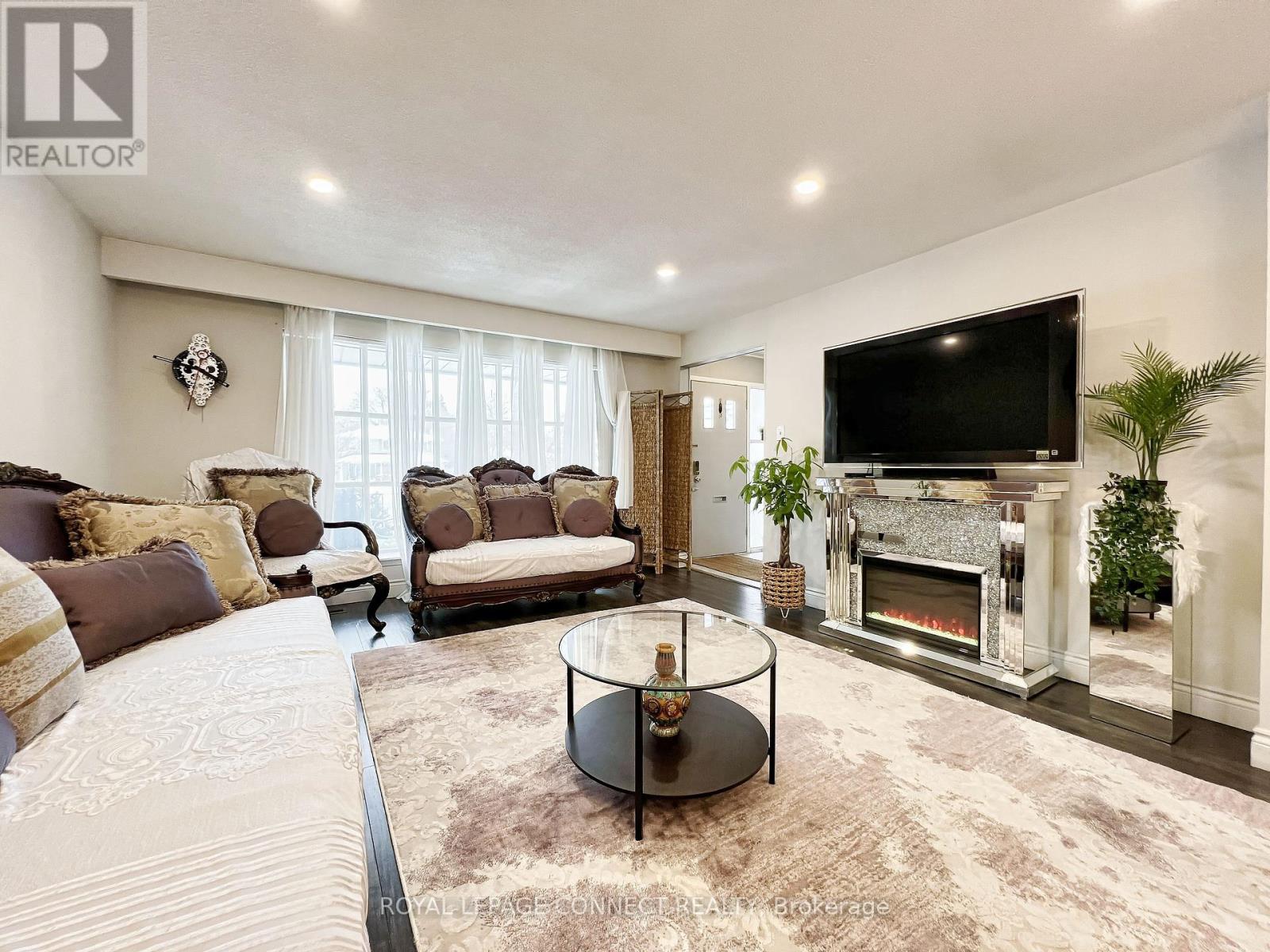 24 Lalton Place, Toronto, Ontario  M1E 1T4 - Photo 6 - E12424703