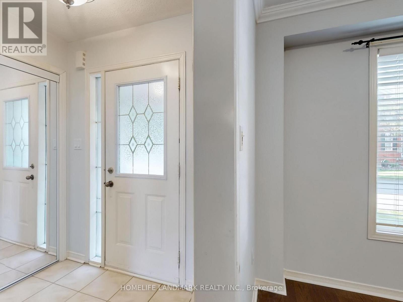 60 Cariglia Trail, Markham, Ontario  L3R 4W8 - Photo 2 - N12424669