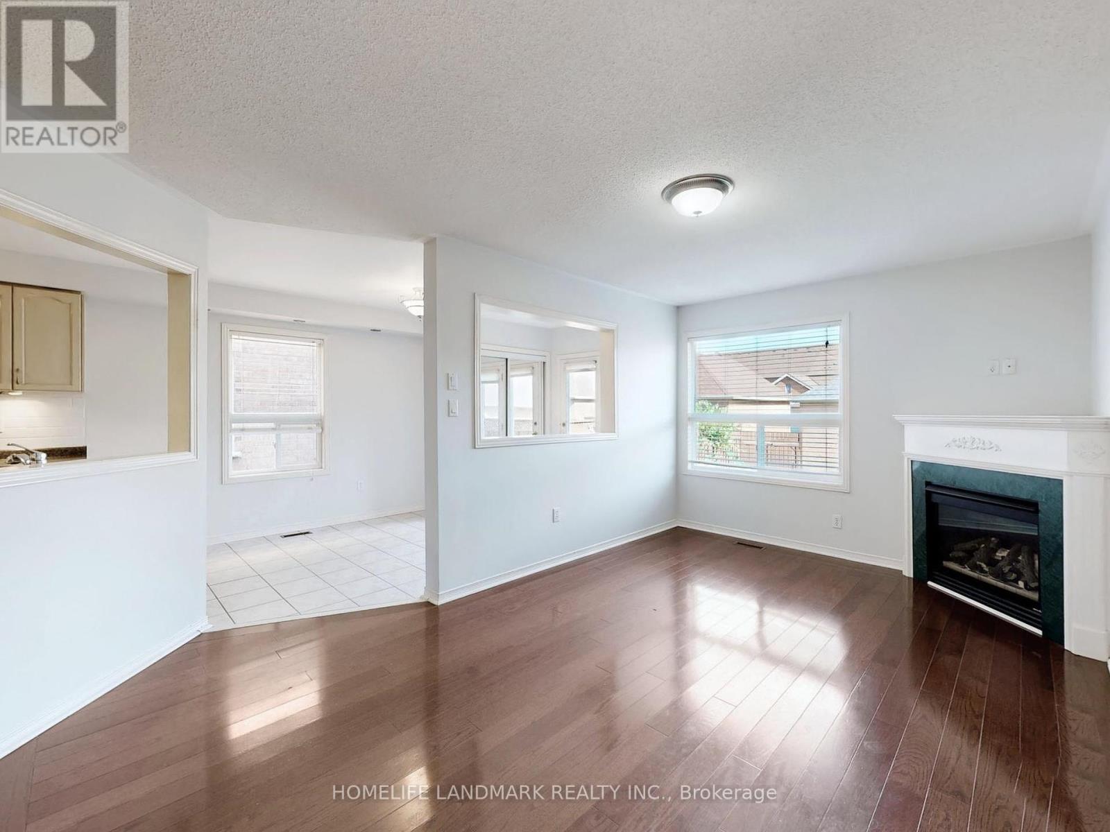 60 Cariglia Trail, Markham, Ontario  L3R 4W8 - Photo 6 - N12424669